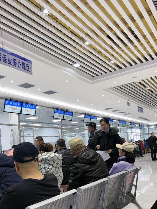 康泽医生套取别人的医保卡里面的钱应该向哪个部门举报呢？手把手教你正确维权渠道