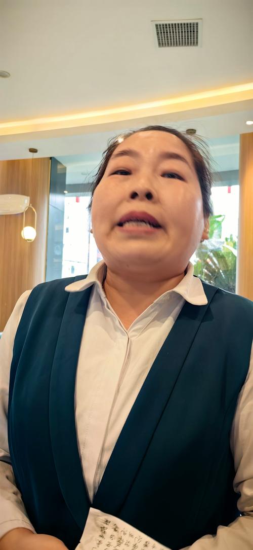 张阿姨皱眉看着账单